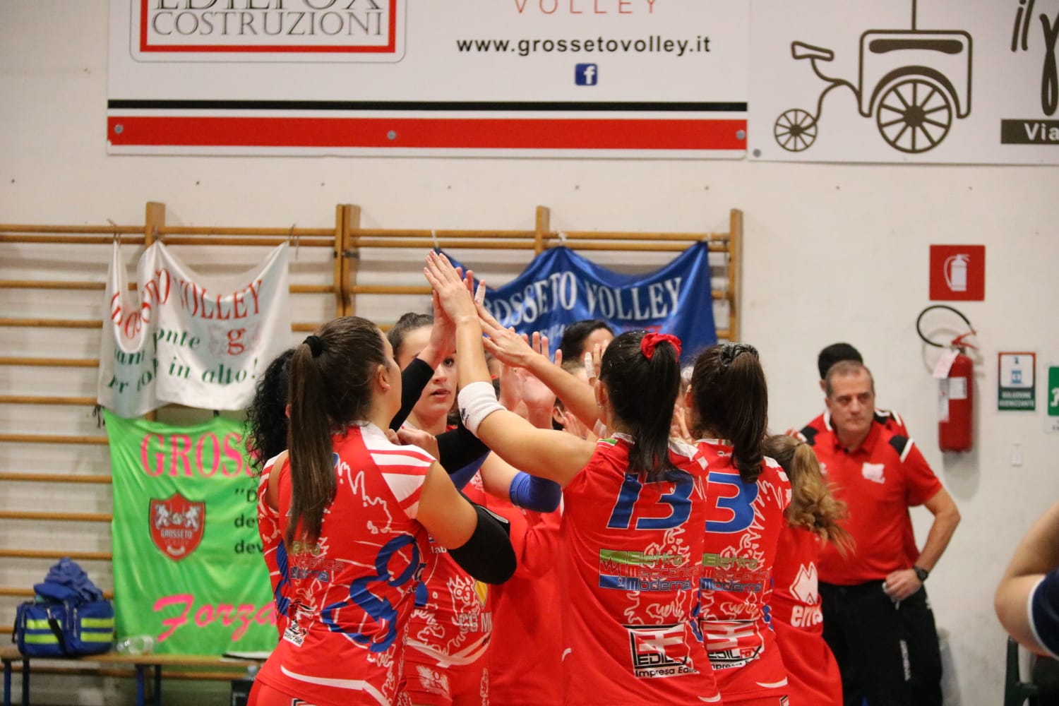 grosseto-volley-school-squadra-B2-che-festeggia